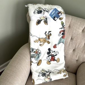 Disney Mickey and Friends Throw Blanket - NWT